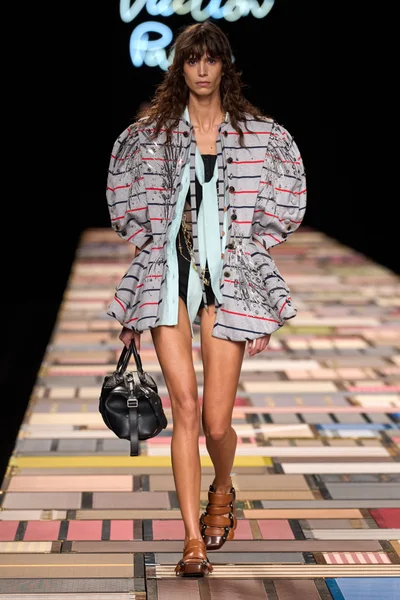 Look 1